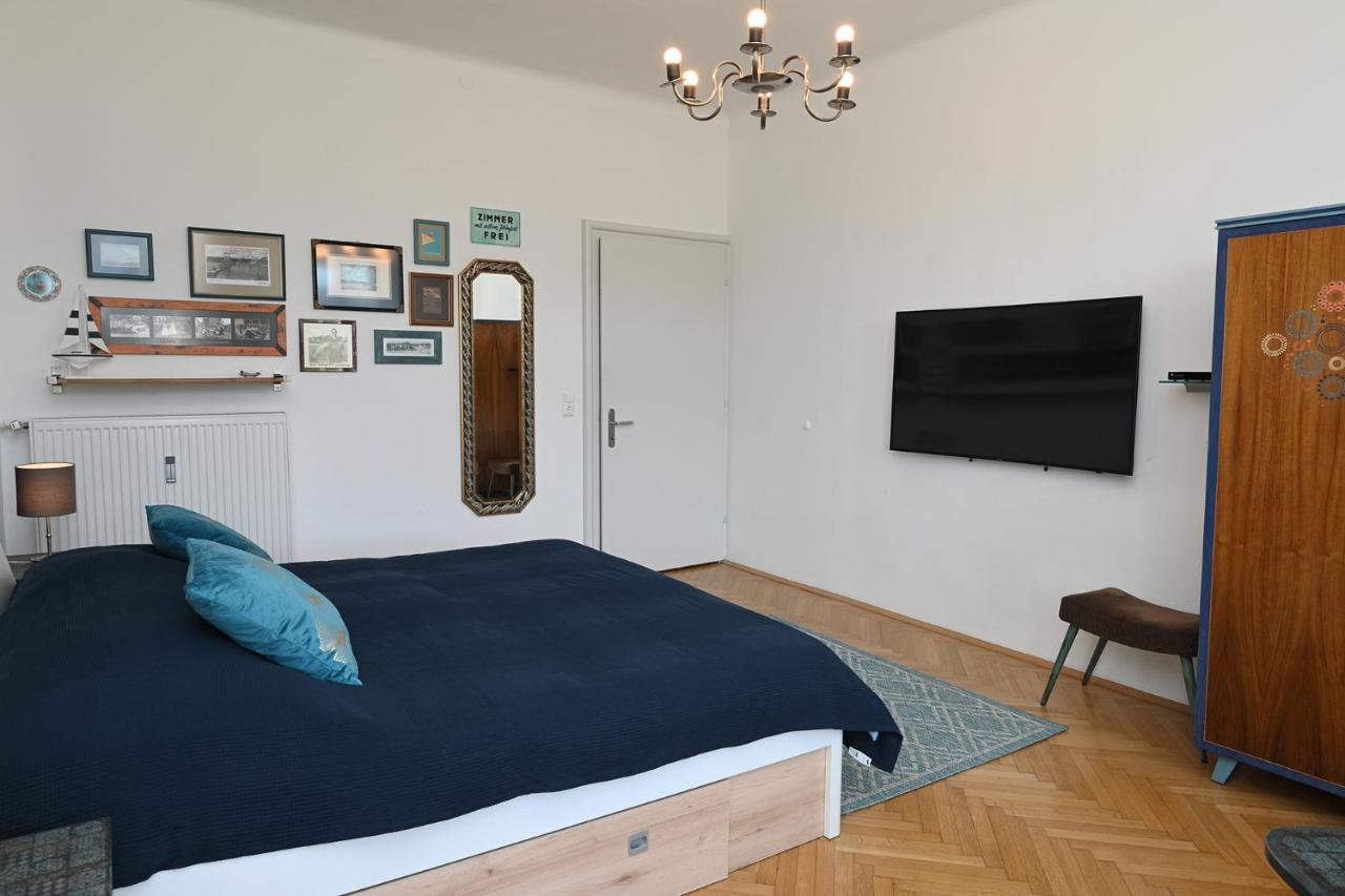 Das Karawankenplatz! Haus Der Geschenke-Carinthia Apartment Velden am Woerthersee Luaran gambar