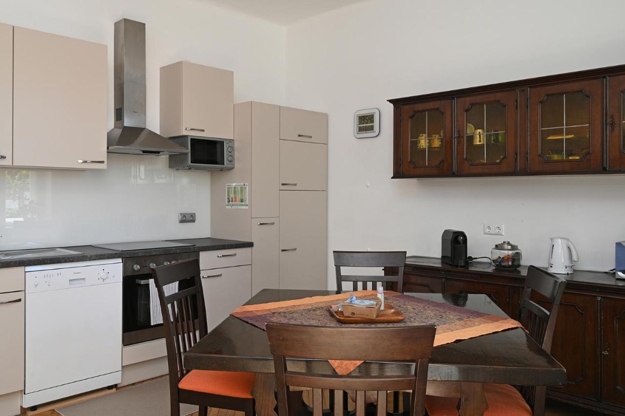 Das Karawankenplatz! Haus Der Geschenke-Carinthia Apartment Velden am Woerthersee Luaran gambar